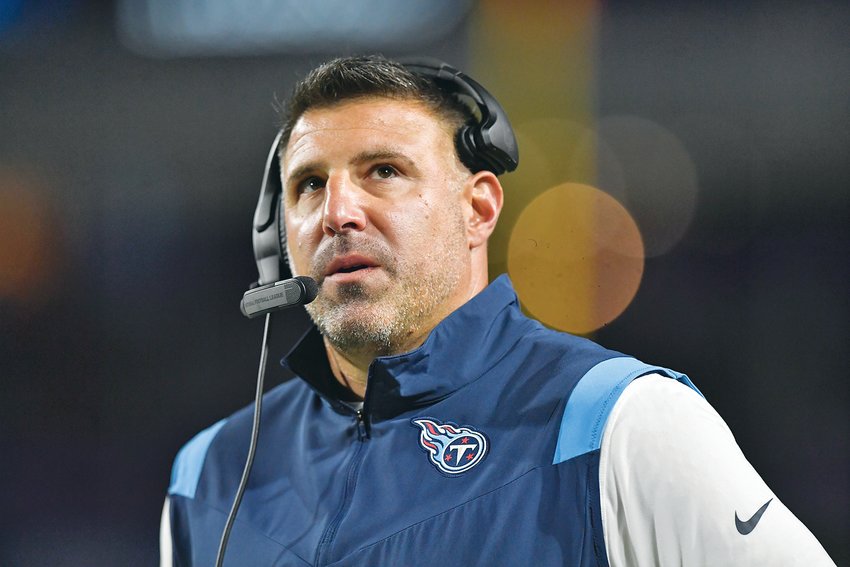 TENNESSEE TITANS head coach Mike Vrabel reacts during the first half against the Buffalo Bills in Orchard Park, N.Y.