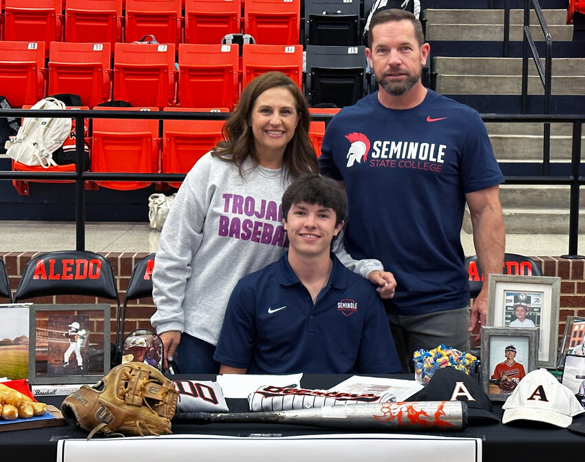 Boyd Thompson – Seminole State College – Baseball.Jon and Britney Thompson