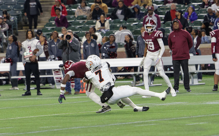 Aven Lawrence comes up with a tackle against a Red Oak carrier.