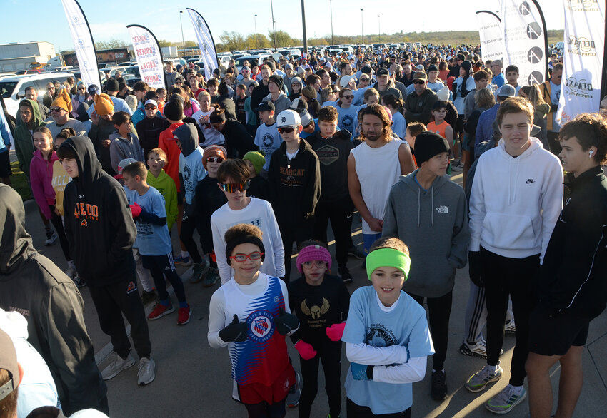 Throngs of participants prepare for the race.