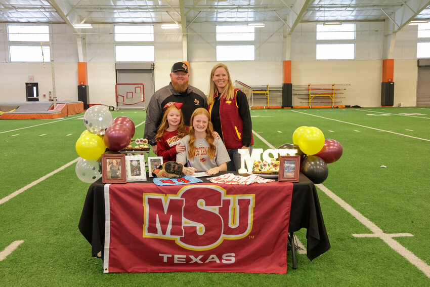 Emilee Frank - Midwestern State softball.Kenneth, Jamie and Reagan Frank