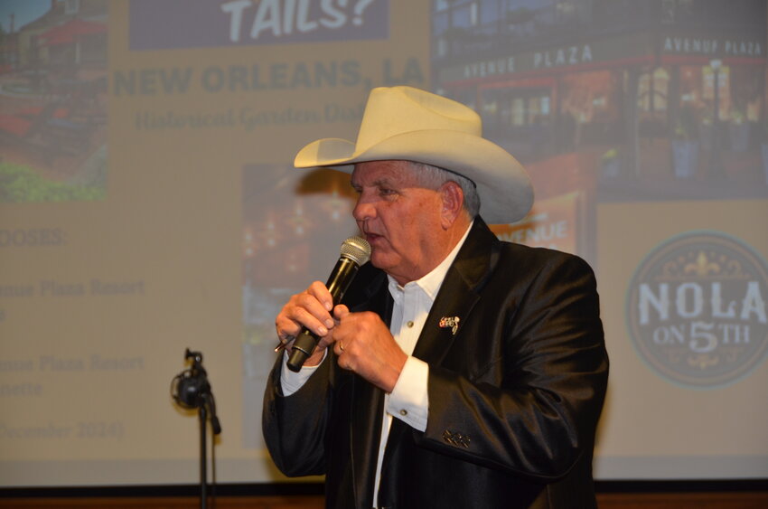 Auctioneer Terry Waters