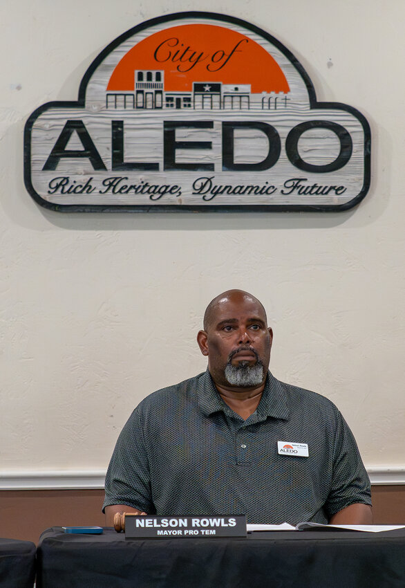 Mayor Pro Tem Nelson Rowls oversees Aledo's city council meeting on Thursday, Sept. 26.