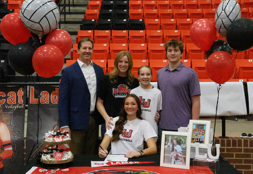 Kinley Elms – Lamar University, volleyball.Brandon, Tracy, Cooper and Kamdyn Elms