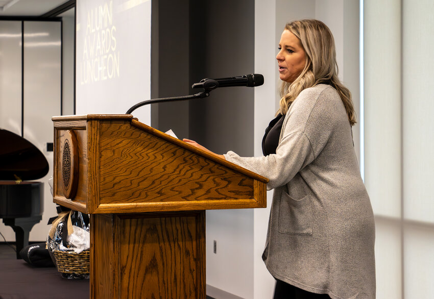 Kelly Staub, Weatherford College Diagnostic Medical Sonography Program Director, introduces her mom and Disginguished Alumni Award recipient Dr. Deborah Liles, with whom she graduated from WC in 2005.
