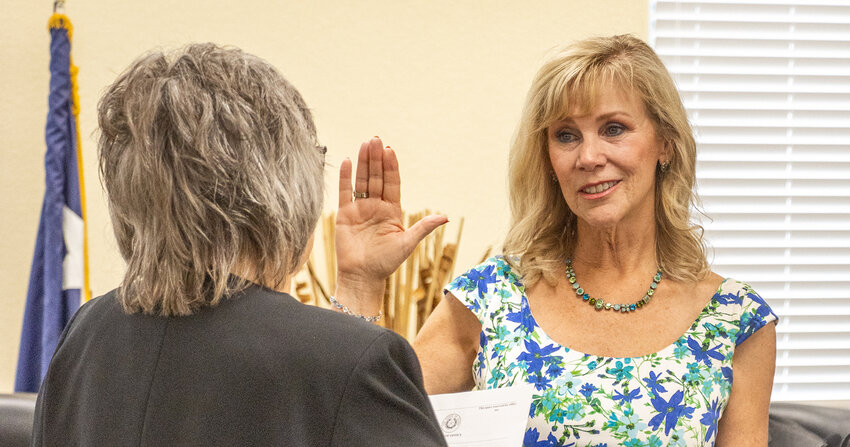 New Mayor Teresa Palmer swearing into office at the May city council meeting.