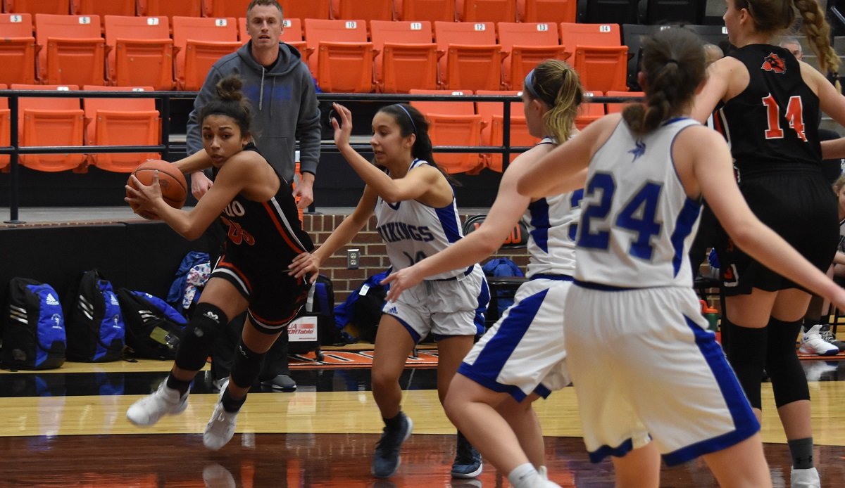 Aledo forward Kylie Anderson (25) drives the baseline during the Ladycats' 50-28 victory over Nolan Catholic Thursday afternoon at AHS. Photo by Tony Eierdam