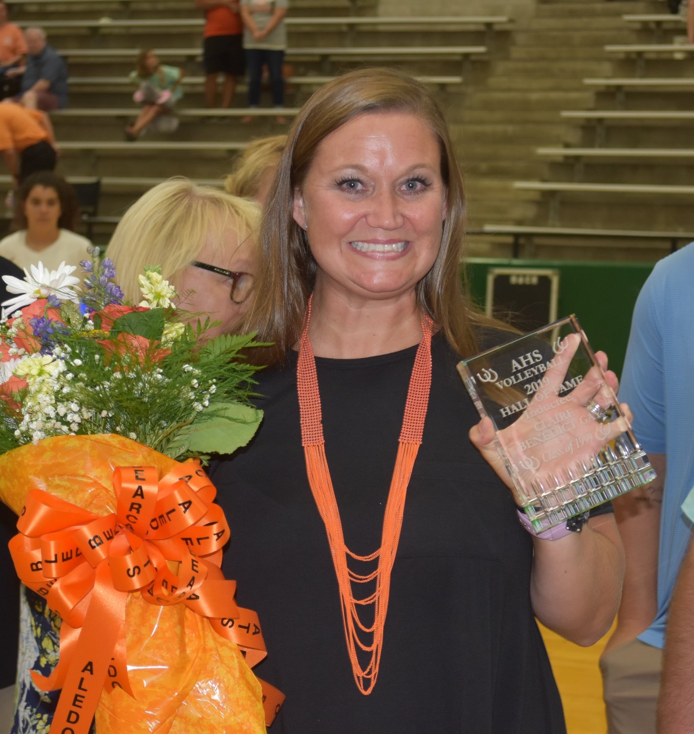 Aledo head volleyball coach Claire Gay is shown with her plaque recognizing her as a new member of the Arlington High School Hall of Fame. Over the weekend, Gay won her 400th career match and will look to add to that win total today when the Ladycats host Arlington Seguin. Photo by Tony Eierdam