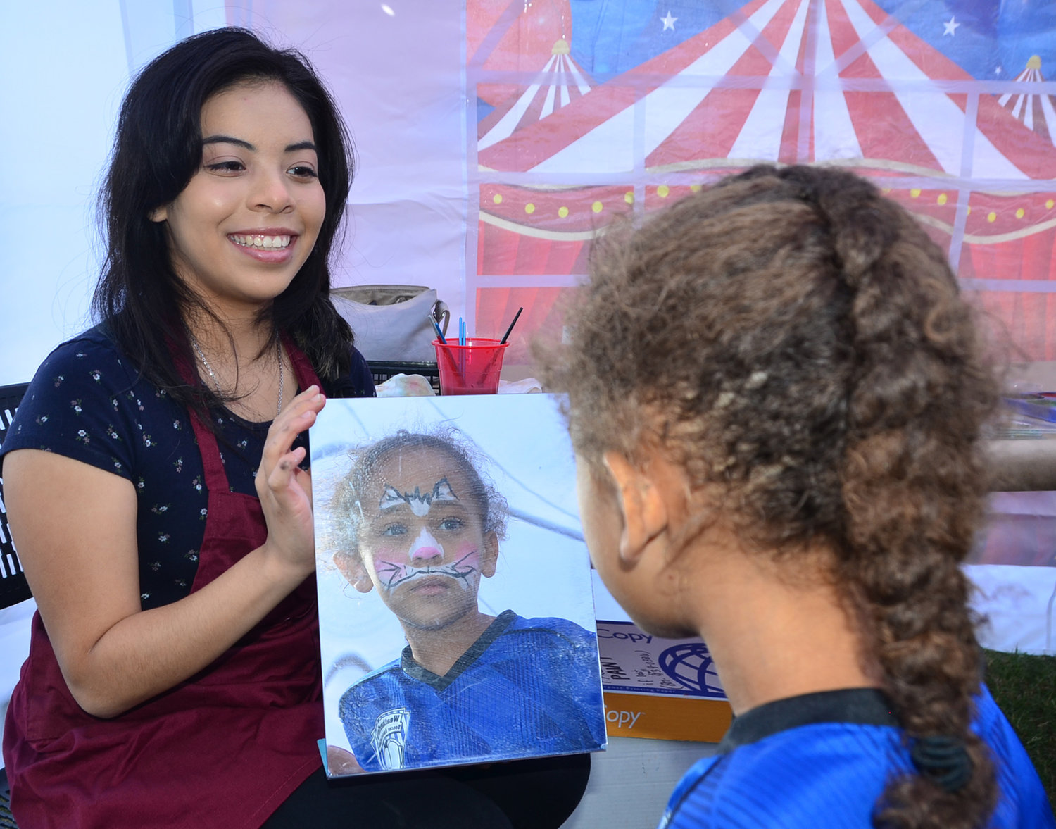 Volunteer Juliana Puerto shows Taylor Flowers her artwork.