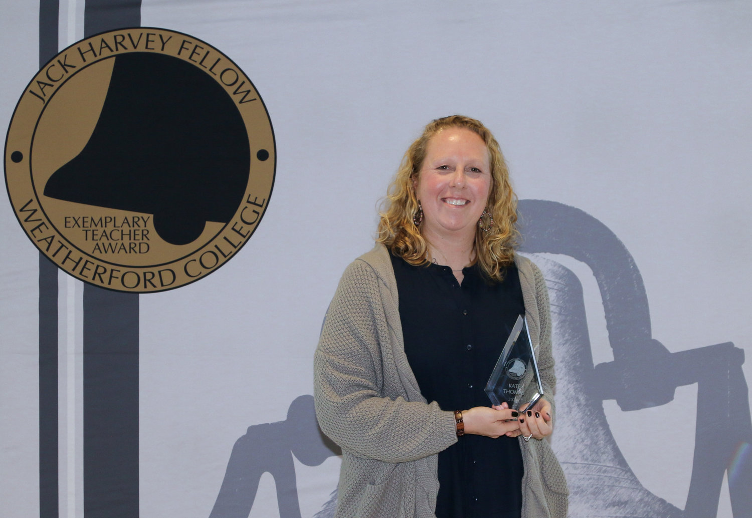 McAnally Middle School teacher Kate Thomas was a recipient of the 2023 Jack Harvey Award.