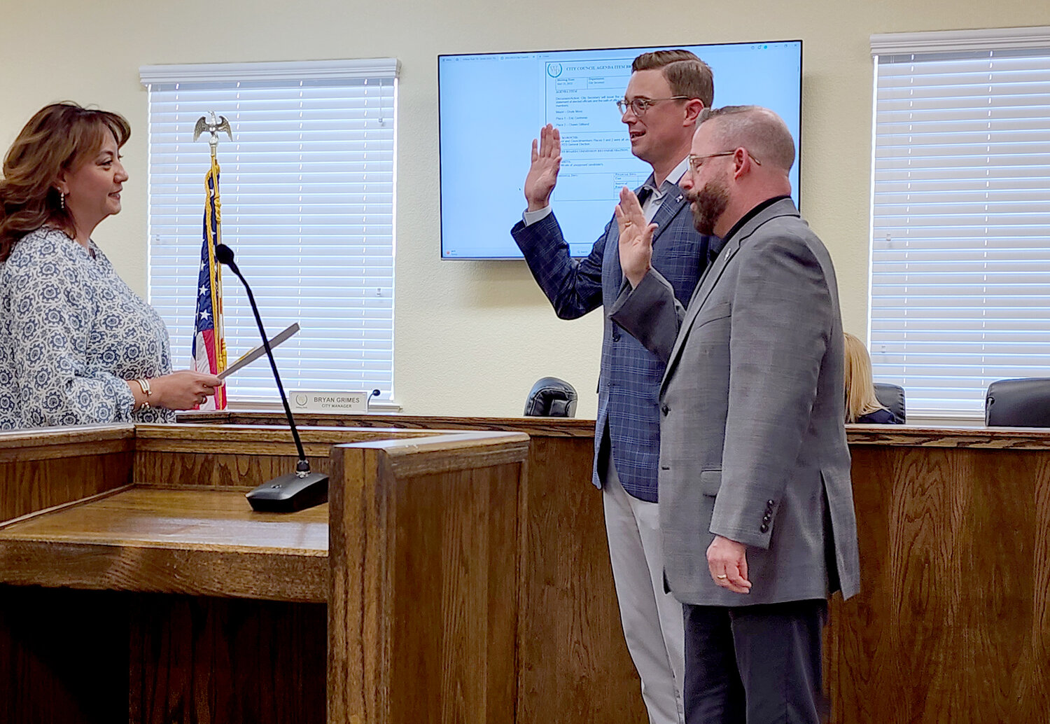 Willow Park City Secretary Crystal Dozier swears in re-elected council members Eric Contreras (back right) and Chawn Gilliland at Tuesday's council meeting.
