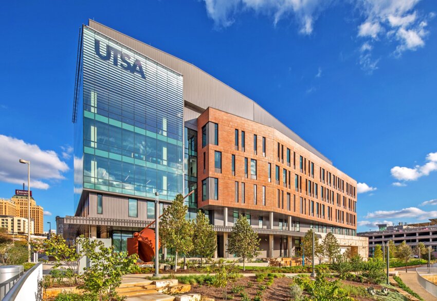 Pairing Sungate ThermL™ glass with Solarban® 70 glass (shown here) at the USTA National Security Collaboration Center would provide a similar aesthetic with dramatically improved thermal performance. (Photography: Tom Kessler)