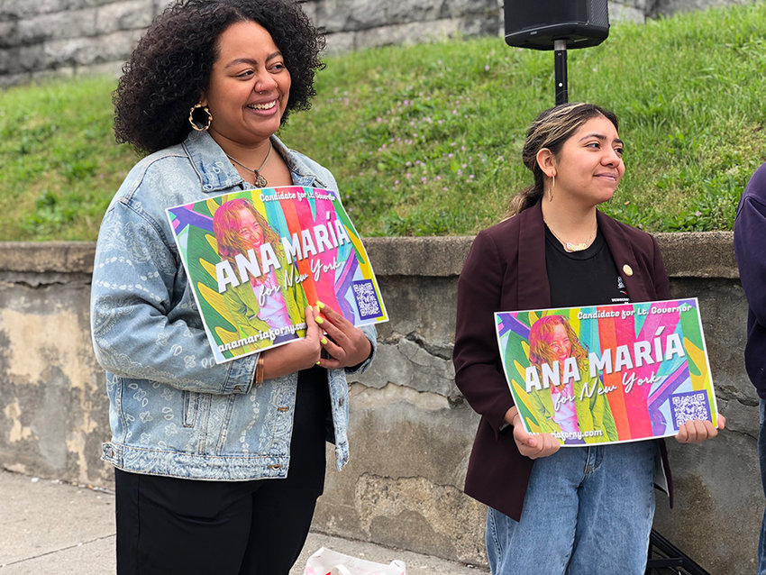 Orange County Legislator Genesis Ramos and Newburgh City Councilwoman Giselle Martinez hold signs in support of Ana Mar&iacute;a Archila.