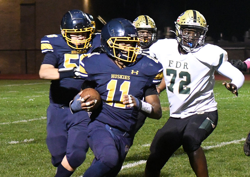 Highland&rsquo;s Daiven Leeth turns the corner as FDR&rsquo;s Moses Seketawa turns to pursue during Friday&rsquo;s non-league football game at Highland High School.