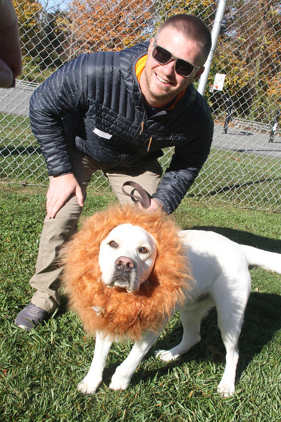 Jeff Burawa with Duncan the Lion.
