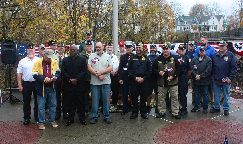 Veterans and active service members gathered for a photo afterwards.