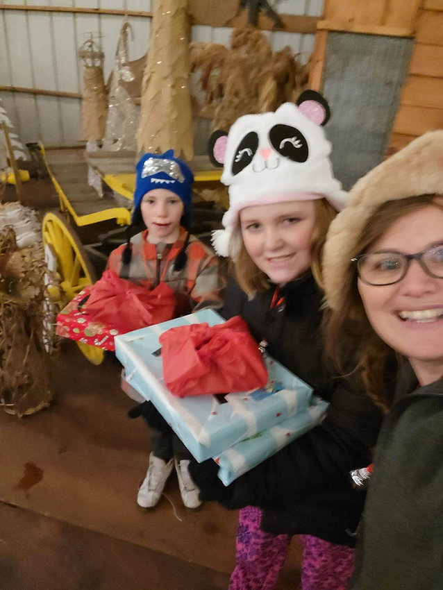 Sarah Gailie with local children who received gifts at the 2021 Christmas on the Farm Event.