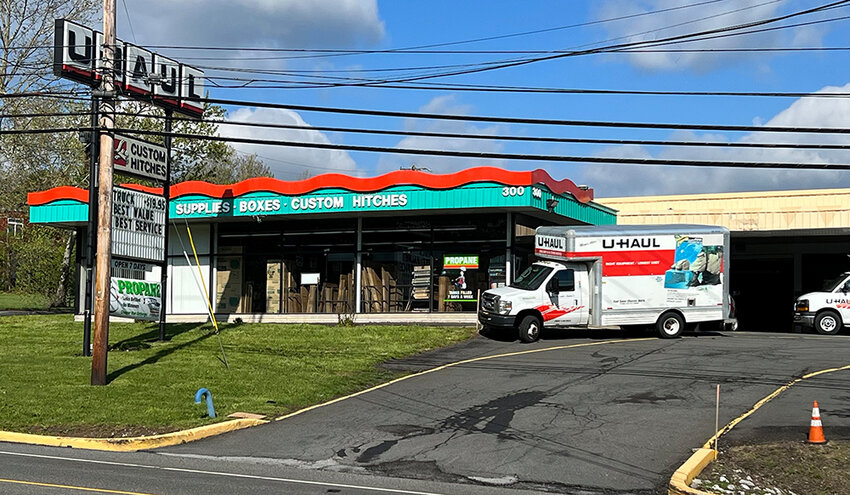U-Haul currently manages and operates an existing site that provides vehicle rental services for customers. A majority of the property is not currently curbed.
