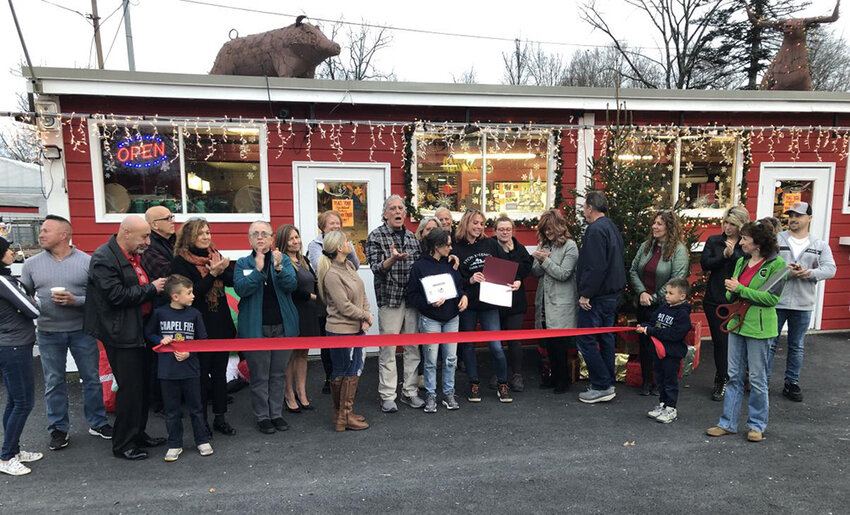 Stonehenge Farm staff, members of the Pine Bush Chamber of Commerce, friends, and residents gathered together for Stonehenge’s ribbon ceremony.