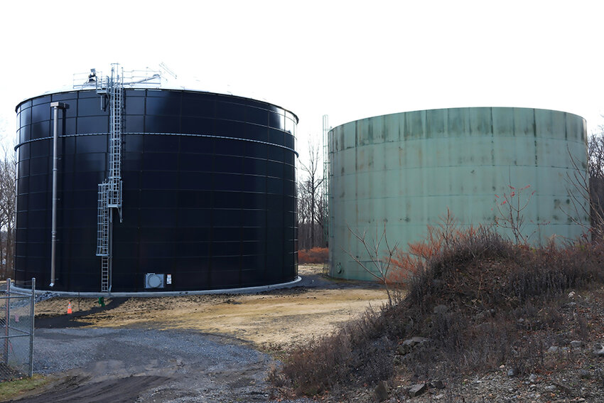 A new water tank in Lloyd (l.) stands ready to be put into use. The old 1967 tank beside it will soon be removed.