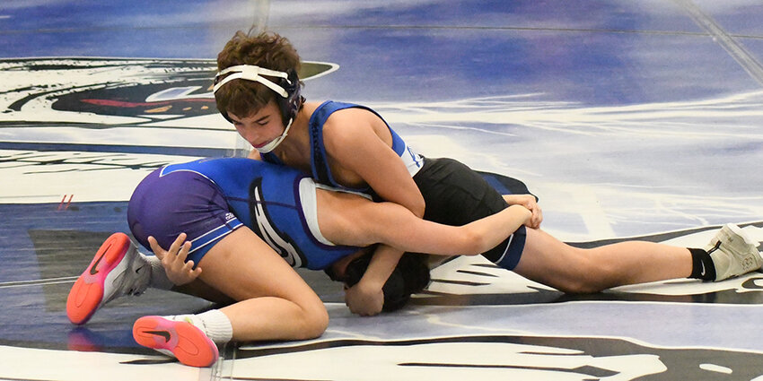 Wallkill&rsquo;s Ty Patterson controls Monroe-Woodbury&rsquo;s Gail Sullivan during a 101-pound bout in Wednesday&rsquo;s non-league wrestling meet at Wallkill High School.