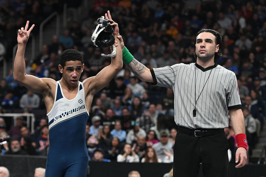 Will Soto is declared the winner in the 106-pound state finals.