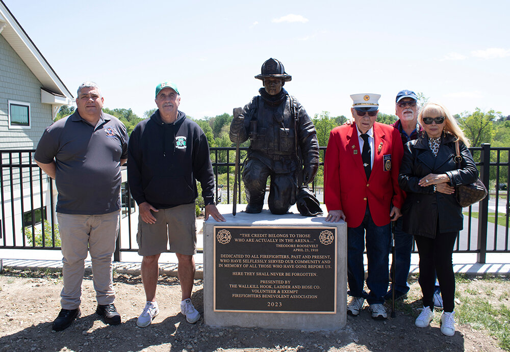Statue creator meets with fire department in Wallkill to see his work ...