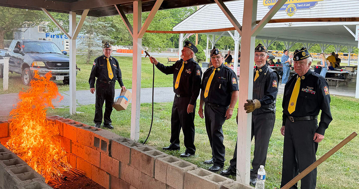 Post 1034 demonstrates proper flag retirement - Wallkill Valley Times