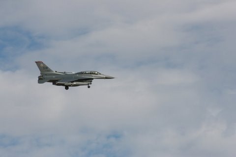 NICE SIDE SHOT OF USAF F16