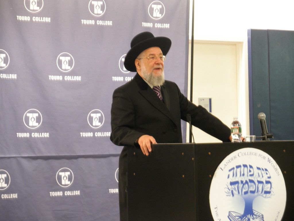 Tel Aviv Chief Rabbi Yisroel Meir Lau speaks at Rabbi Dr. Lander's yartzeit