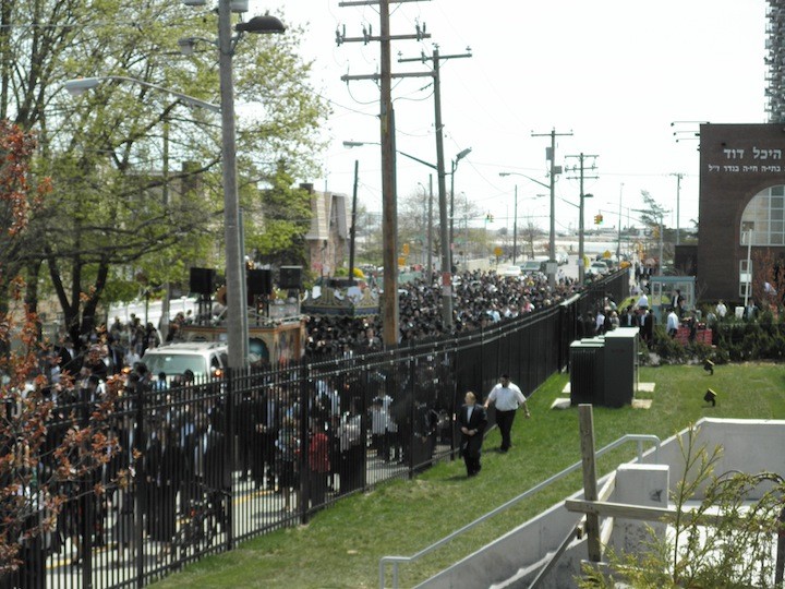More than a thousand local Jewish residents followed the procession of the newly written sefer Torah from the yeshiva's old building to its expanded campus.
