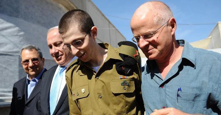 Freed ISraeli Sgt. Gilad Shalit, accompanied by his father Noam, Prime Minister Benjamin Netanyahu and Defense Minisher Ehud Barak.