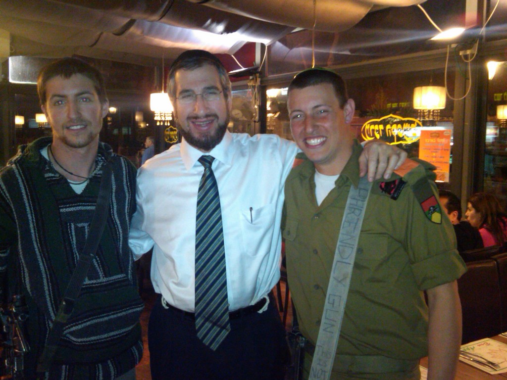 Menahel Rabbi Kaminetsky with DRS Alumni Ezra and Zev Grushko, who are currently serving in the Israeli Army.