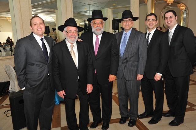 From left, Assistant Rabbi Binyamin Silver; Berel Neumark Dinner Guest of Honor; Rabbi Chaim Wakslak, Morah D&rsquo;asrah; Nelson Spiess President; Rabbi Ephraim Polokoff and Rabbi Chaim Axelrod Assistant Rabbis.