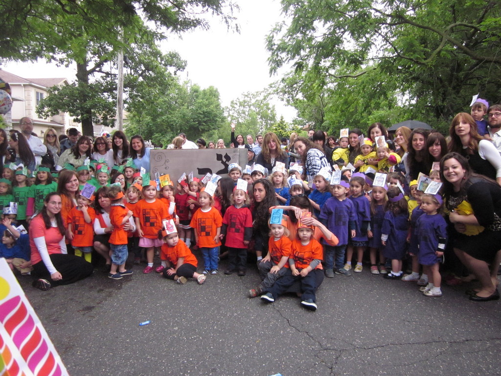 Chabad preschool celebrates graduation on Maple Avenue in Cedarhurst.