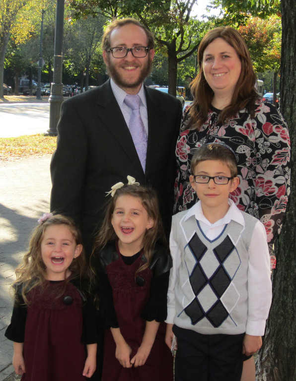 NEW FAMILY IN TOWN: Lido Beach Congregation Rabbi Shaul Rappeport, Rebbetzin Michal Rappeport, and their children (left to right) Shaina, Sara and Eliezer.
