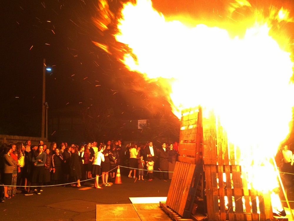 Lag B'Omer 2014, bonfire at the White Shul in Far Rockaway.