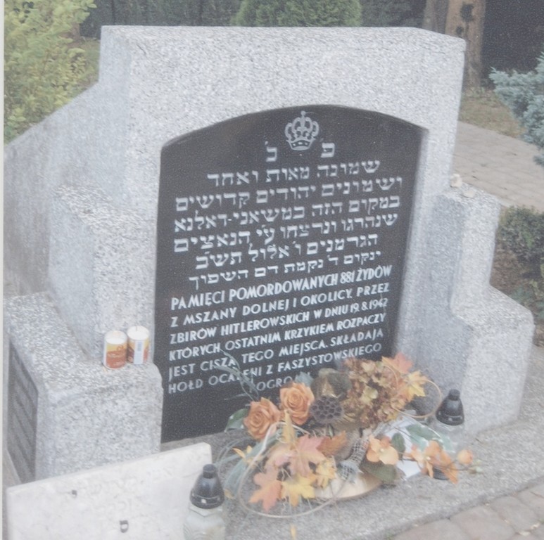 Plaque marking the gravesite of 881 Jews of Mszana Dolna and Leba