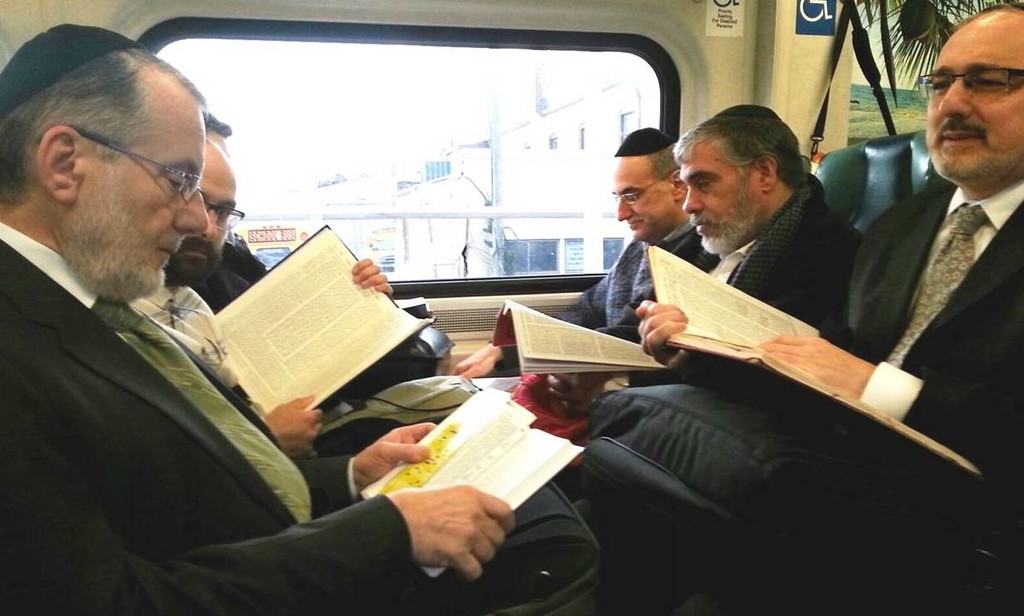 Daf yomi shiur in session on the LIRR.