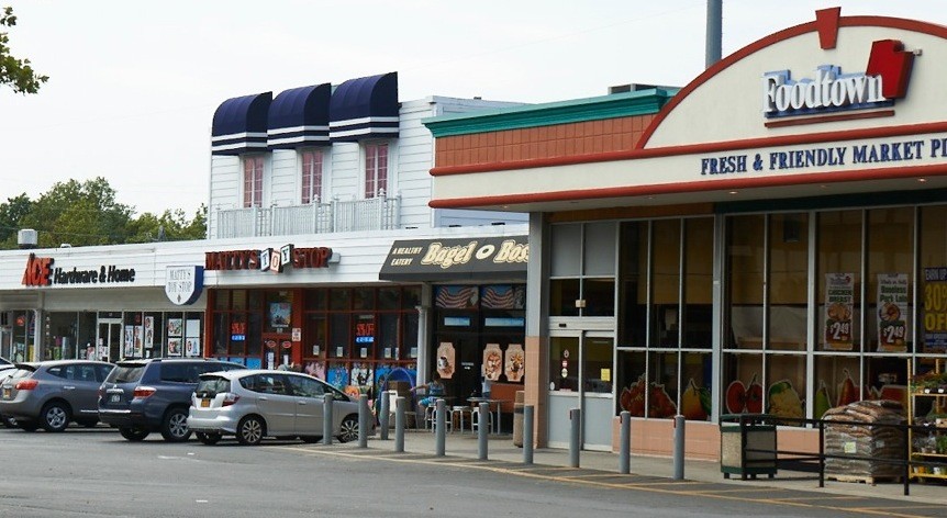 The Peninsula Shopping Center in Hewlett.