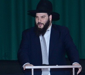 Rabbi Feuer from the Young Israel of Wavecreast and Bayswater spoke to students at HAFTR on Tu B