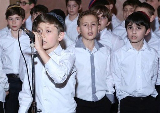 Students sing at the gala of Yeshiva of South Shore.