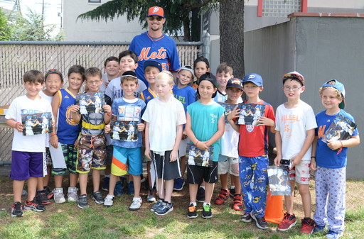 Hillel Day Campers pose with Mets pitcher Logan Verrett.