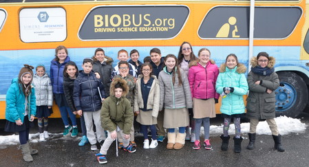 Class 5D in front of the BioBus