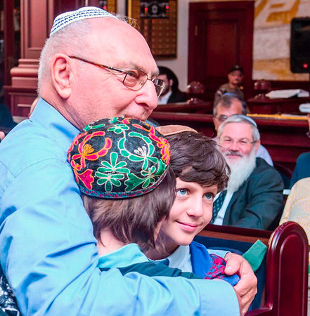 Ephraim Lapid hugging the children of Yanush Ben Gal in Kazan, Sept. 4, 2016.