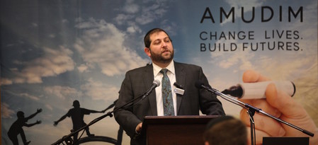 Amudim founder, Rabbi Zvi Gluck, speaking in West Hempstead on Sunday.