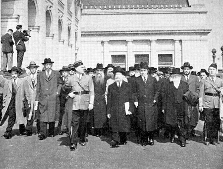 In October 1943, more than 400 rabbis marched on Washington. Among them was Binyomin Kamenetzky.