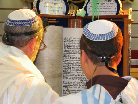 Father and son Torah reading, Sephardic-style