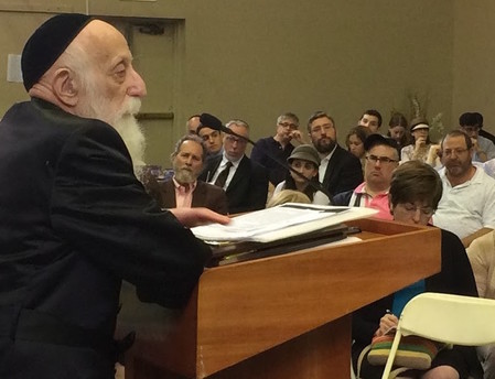 Rabbi Abraham Twerski speaking at the Five Towns Community Education Conference, at the Young Israel of Woodmere, in June, 2015.