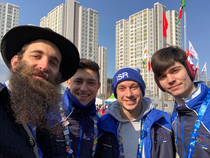 Rabbi Osher Litzman, director of Chabad in Seoul, poses with Israeli athletes at the Winter Olympics in Pyeongchang.
